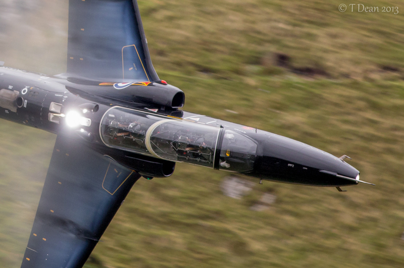 Illustration for article titled Amazing close-up photos capture war planes and birds' majesty in motion